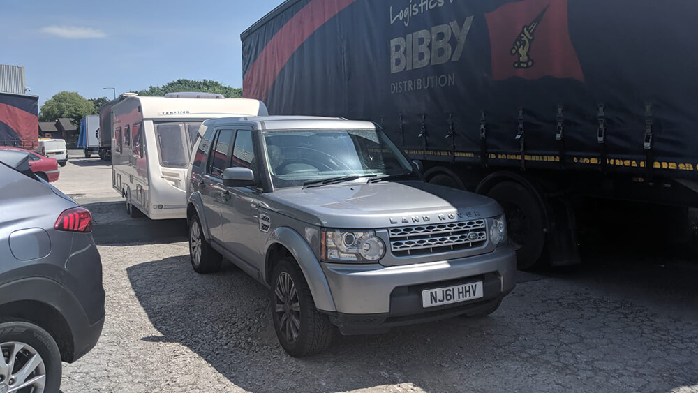 Contact – Get In Touch | Caravans Wanted caravan drawn by a land rover